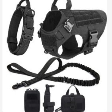 Stylish Dog clothing set Outdoor dog vest 4-piece set with water cup and medical bag for full-body protection and functionality.